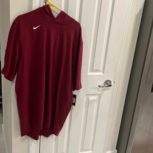 Selling a Nike short sleeve hoodie the size is XXL and it is not yet worn